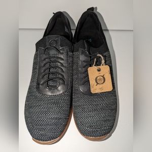 NWT 10.5 Born Barrett Black Knit Slip-on Athletic Shoes
